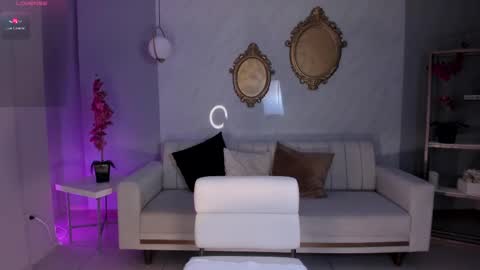 Snapshot of niaholland chatting on 25, 2, 2025 SQUIRTER DOLL online show from 25, 2, 2025