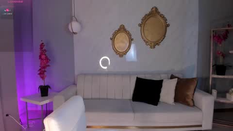 Snapshot of niaholland chatting on 28, 2, 2025 SQUIRTER DOLL online show from 28, 2, 2025