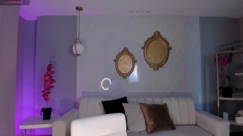 Snapshot of niaholland chatting on 3, 3, 2025 SQUIRTER DOLL online show from 3, 3, 2025