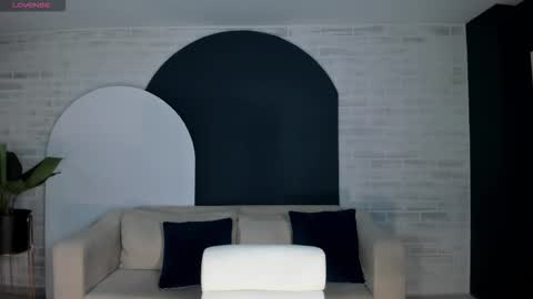 Snapshot of niaholland chatting on 5, 10, 2025 SQUIRTER DOLL online show from 5, 10, 2025