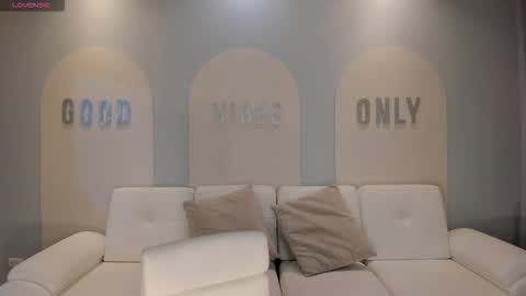 Snapshot of niaholland chatting on 12, 10, 2025 SQUIRTER DOLL online show from 12, 10, 2025