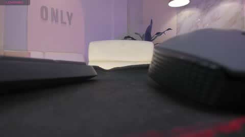 Snapshot of niaholland chatting on 14, 12, 2025 SQUIRTER DOLL online show from 14, 12, 2025