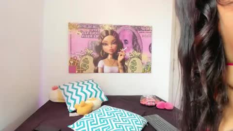 Snapshot of nianoretti chatting on 28, 10, 2025 Nia online show from 28, 10, 2025