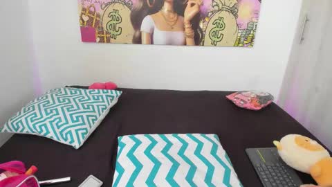 Snapshot of nianoretti chatting on 8, 11, 2025 Nia online show from 8, 11, 2025