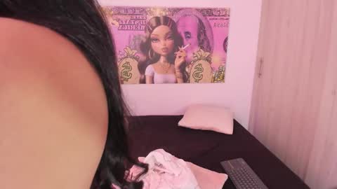 Snapshot of nianoretti chatting on 15, 12, 2025 Nia online show from 15, 12, 2025