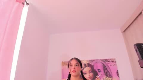 Snapshot of nianoretti chatting on 22, 12, 2025 Nia online show from 22, 12, 2025