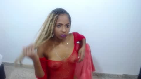 Snapshot of niaolsson_ chatting on 8, 11, 2025 Nia Olson online show from 8, 11, 2025