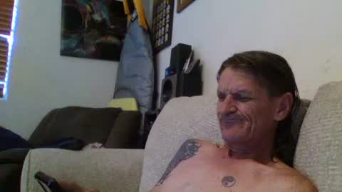 Snapshot of niceozziecockxxx chatting on 1, 3, 2025 Sexiishaine online show from 1, 3, 2025