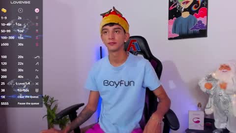 Snapshot of nick_greey chatting on 18, 12, 2024 Frank online show from 18, 12, 2024