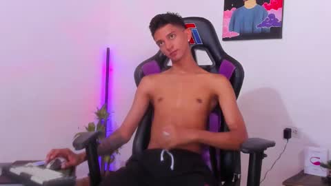 Snapshot of nick_greey chatting on 13, 1, 2025 Frank online show from 13, 1, 2025