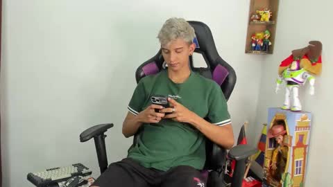 Snapshot of nick_greey chatting on 19, 12, 2025 Frank online show from 19, 12, 2025