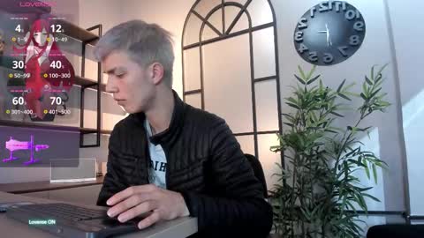 Snapshot of nick_torn chatting on 13, 10, 2025 Nick online show from 13, 10, 2025