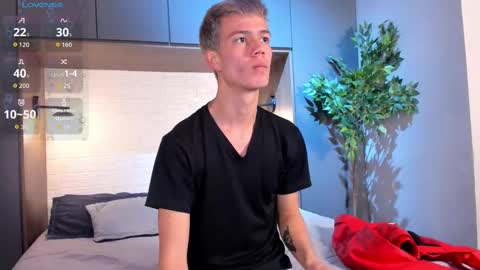 Snapshot of nick_torn chatting on 23, 10, 2025 Nick online show from 23, 10, 2025