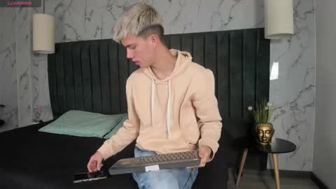 Snapshot of nick_torn chatting on 8, 11, 2025 Nick online show from 8, 11, 2025