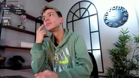 Snapshot of nick_torn chatting on 18, 11, 2025 Nick online show from 18, 11, 2025