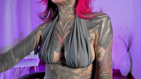 Snapshot of nicki_1 chatting on 9, 1, 2026 Help me reach 100 thumbs up online show from 9, 1, 2026