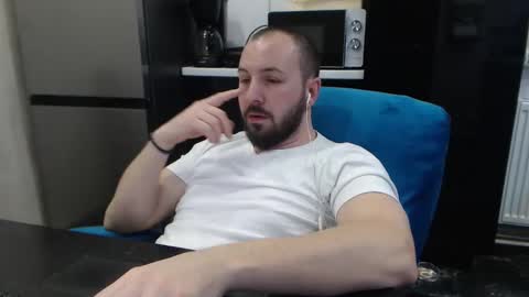 Julian online show from 4, 2, 2026