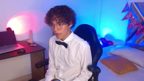Nickolas Muoz online show from 18, 2, 2025