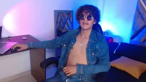 Nickolas Muoz online show from 21, 2, 2025