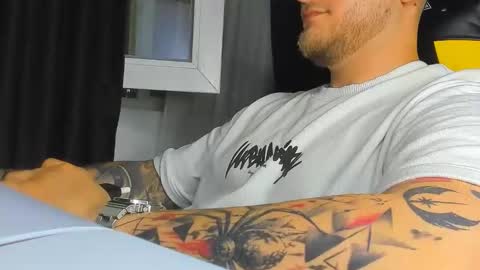 Snapshot of nicktattoomaster chatting on 26, 5, 2026 nicktattoomaster online show from 26, 5, 2026