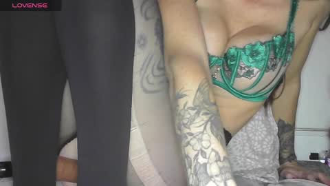 Snapshot of nicky123xox chatting on 17, 12, 2024 siem v veen thank you for the offline tip today xxxx online show from 17, 12, 2024