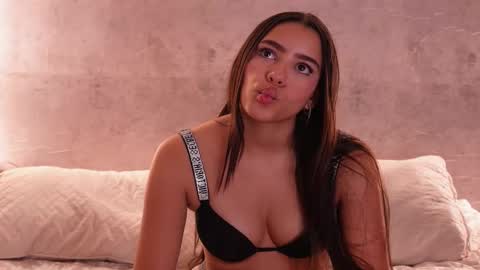 Snapshot of nicky_and_blake chatting on 27, 10, 2025 nicky and blake online show from 27, 10, 2025