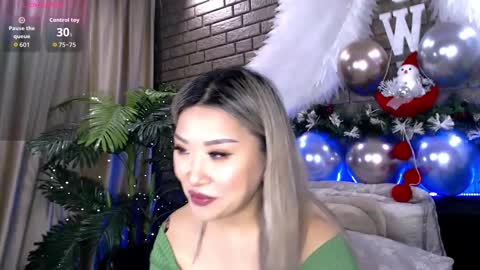 Snapshot of nicky_owl chatting on 21, 12, 2025 Today is my 41st birthday And in 2 hours Im waiting for you on the stream Stock up on tokens and a good mood Nicky online show from 21, 12, 2025