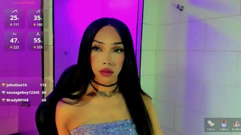 Snapshot of nickynoa chatting on 7, 10, 2025 Nicky online show from 7, 10, 2025