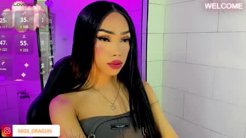 Snapshot of nickynoa chatting on 5, 11, 2025 Nicky online show from 5, 11, 2025