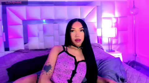 Snapshot of nickynoa chatting on 2, 12, 2025 Nicky online show from 2, 12, 2025