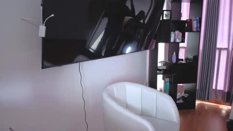 Snapshot of nickywindsor chatting on 23, 10, 2025 Nicky online show from 23, 10, 2025