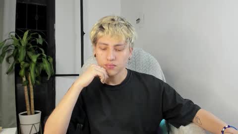 Snapshot of nico_nico_xd chatting on 18, 10, 2025 Nico online show from 18, 10, 2025