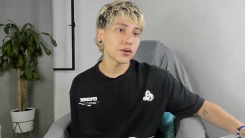 Snapshot of nico_nico_xd chatting on 28, 10, 2025 Nico online show from 28, 10, 2025