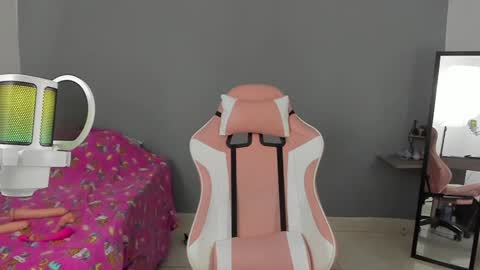 Nicol sanchez online show from 1, 2, 2025