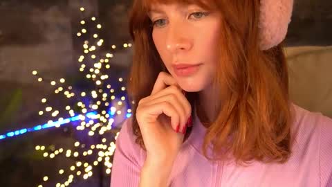 Snapshot of nicol_moonn chatting on 19, 12, 2025 Nicol Moonn online show from 19, 12, 2025