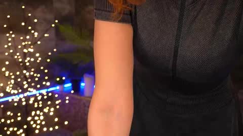 Snapshot of nicol_moonn chatting on 21, 12, 2025 Nicol Moonn online show from 21, 12, 2025