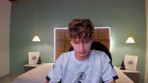 Snapshot of nicolasferrer18 chatting on 19, 11, 2025 nicolasferrer18 online show from 19, 11, 2025