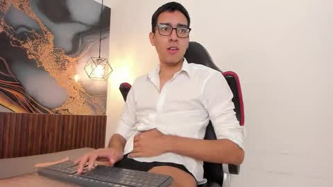 Snapshot of nicolasfine chatting on 3, 12, 2025 nicolasfine online show from 3, 12, 2025