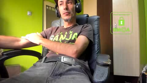 Snapshot of nicolasguy chatting on 14, 11, 2025 L. Nicolas online show from 14, 11, 2025