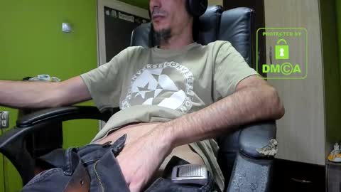 Snapshot of nicolasguy chatting on 4, 12, 2025 L. Nicolas online show from 4, 12, 2025