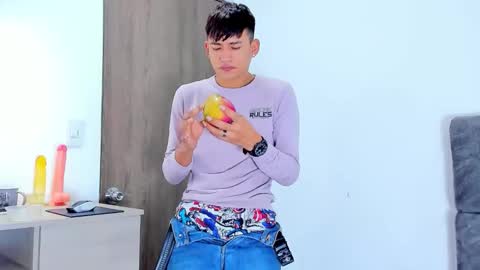 nicolastorres__ online show from 10, 11, 2025