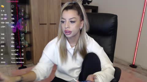 Snapshot of nicole___19 chatting on 18, 12, 2025 Nico online show from 18, 12, 2025