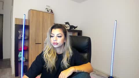 Snapshot of nicole___19 chatting on 11, 1, 2026 Nico online show from 11, 1, 2026