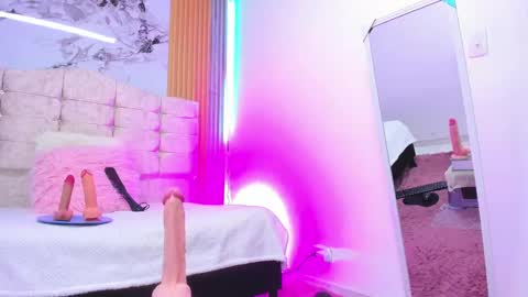 Nicole online show from 22, 2, 2025