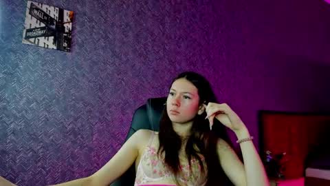 Snapshot of nicole_charm chatting on 7, 12, 2024 GMT7TueWedThSu 0300am-0900am. Sa 1000am-0400pm online show from 7, 12, 2024