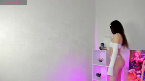 Snapshot of nicole_charm chatting on 11, 12, 2024 GMT7TueWedThSu 0300am-0900am. Sa 1000am-0400pm online show from 11, 12, 2024