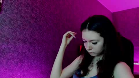 Snapshot of nicole_charm chatting on 18, 12, 2024 GMT7TueWedThSu 0300am-0900am. Sa 1000am-0400pm online show from 18, 12, 2024