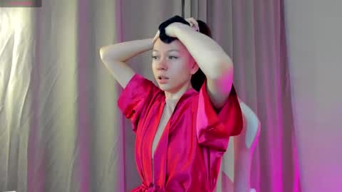 Snapshot of nicole_charm chatting on 25, 2, 2025 GMT7TueWedThSu 0300am-0900am. Sa 1000am-0400pm online show from 25, 2, 2025