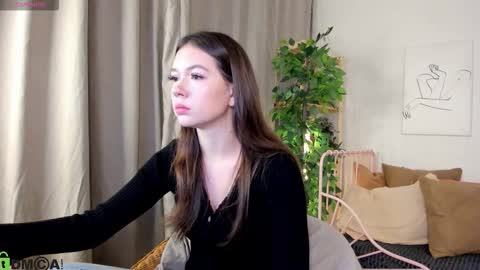 Snapshot of nicole_charm chatting on 8, 9, 2025 GMT7TueWedThSu 0300am-0900am. Sa 1000am-0400pm online show from 8, 9, 2025