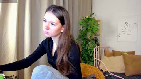 Snapshot of nicole_charm chatting on 9, 9, 2025 GMT7TueWedThSu 0300am-0900am. Sa 1000am-0400pm online show from 9, 9, 2025